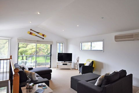 Bliss Close TO Town - ACT Tourism 6