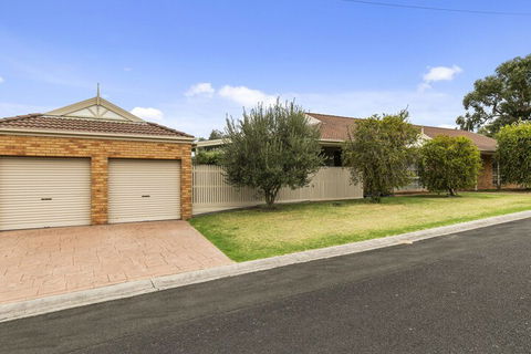 Seaholme Free Wifi & Foxtel - ACT Tourism 1