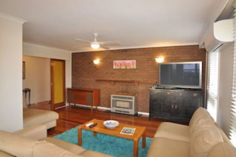 Salty Sands Meters From THE Beach Free Wifi - ACT Tourism 0