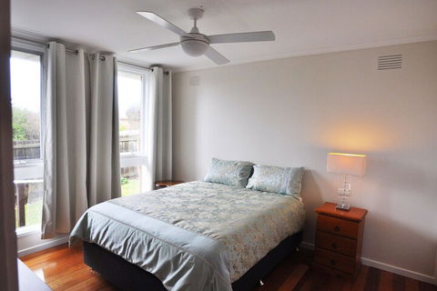 Salty Sands Meters From THE Beach Free Wifi - ACT Tourism 6