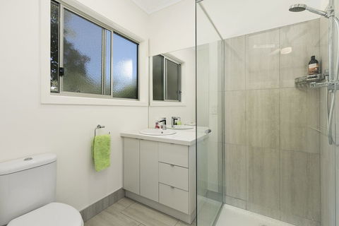 Veronica Lodge Free Wifi - ACT Tourism 1