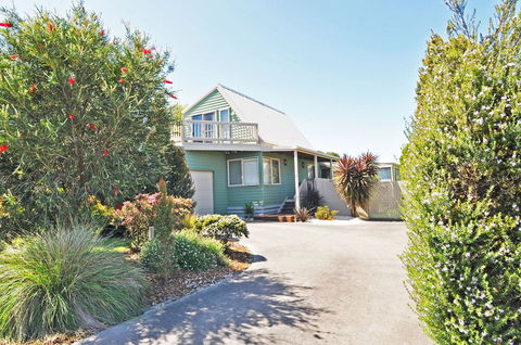 Archies Beachside Abode PET Friendly - ACT Tourism 0