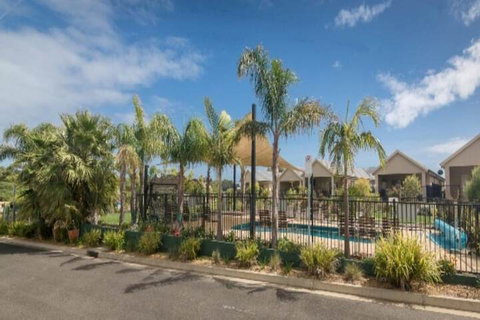 Wenneelys 26 / 45 St. Andrews Boulevard - ACT Tourism 1