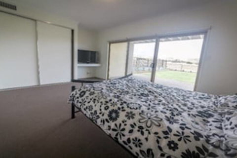 Wenneelys 26 / 45 St. Andrews Boulevard - ACT Tourism 0