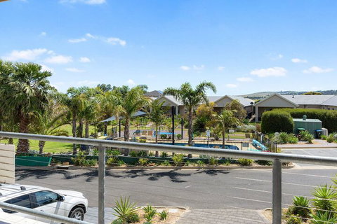 Wenneelys 26 / 45 St. Andrews Boulevard - ACT Tourism 4