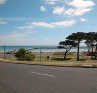 Portarlington Holiday Units  Pool - ACT Tourism