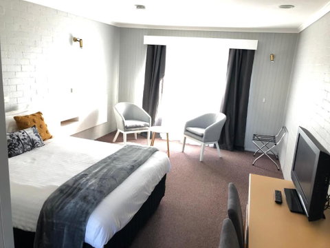 Country Roads Motor Inn - ACT Tourism 6
