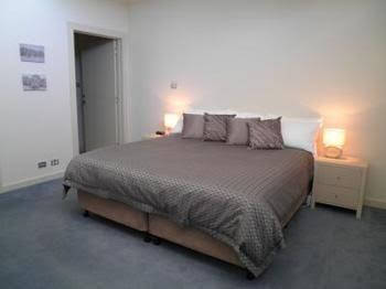 Launceston Waterfront Apartments - ACT Tourism 0