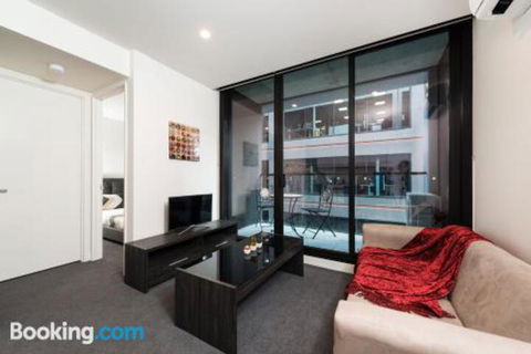 Along Melbournes Magic Boulevard - ACT Tourism 4