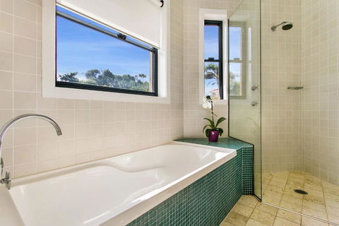 A SWEET ESCAPE Above Byron - ACT Tourism 4