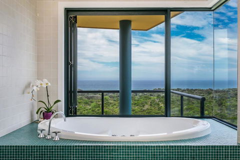 A SWEET ESCAPE Above Byron - ACT Tourism 2