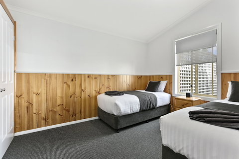 Mason's Cottages - ACT Tourism 6