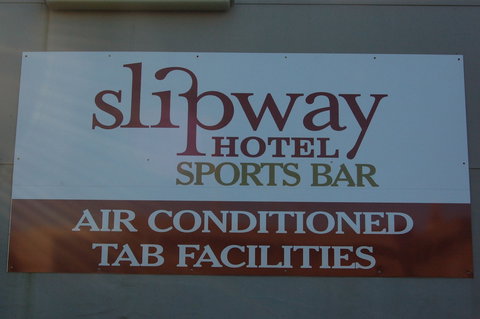 Slipway Hotel Motel - ACT Tourism 1