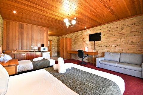 Nightcap At Macquarie Inn - ACT Tourism 5