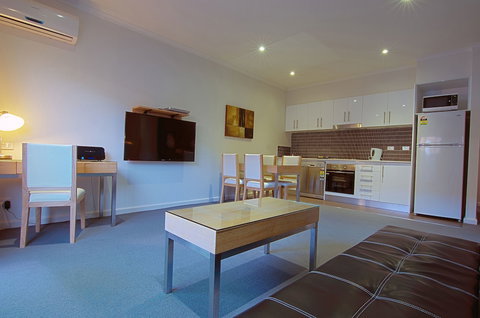 Brighton Serviced Apartments - ACT Tourism 6