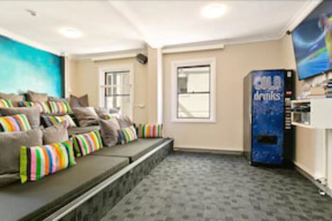 Funk House Backpackers - ACT Tourism 2