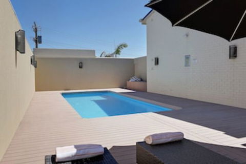 Arabella On West Apartments - ACT Tourism 0