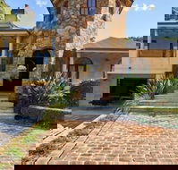 Victoria's at Ewingsdale Byron Bay - ACT Tourism