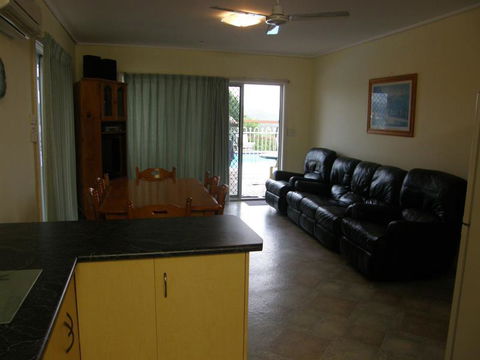 Ambience Holiday Apartments - ACT Tourism 6