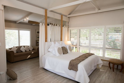 Boathouse - Birks River Retreat - Birks Harbour - ACT Tourism 6