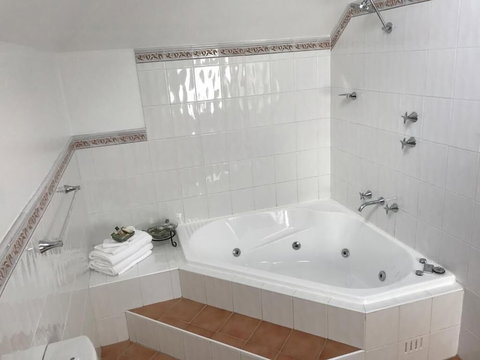 Valley Of The Waters B&B - ACT Tourism 5