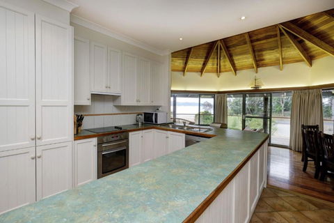 FAR SHORE - ACT Tourism 6