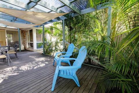 FRANGIPANI BEACH HOUSE PET FRIENDLY 22 Belbourie Cres Boomerang Beach - ACT Tourism 5