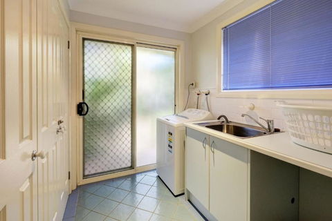 FRANGIPANI BEACH HOUSE PET FRIENDLY 22 Belbourie Cres Boomerang Beach - ACT Tourism 2