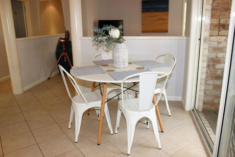 FRANGIPANI BEACH HOUSE PET FRIENDLY 22 Belbourie Cres Boomerang Beach - ACT Tourism 3