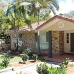 FRANGIPANI BEACH HOUSE PET FRIENDLY 22 Belbourie Cres Boomerang Beach - ACT Tourism 0