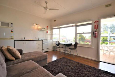 Breakers 2 2 Hill Street - ACT Tourism 2
