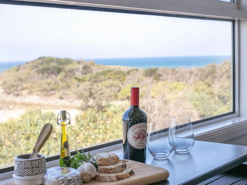 Avalon 3 Views To Die For Across The Road From Convent Beach - ACT Tourism 2