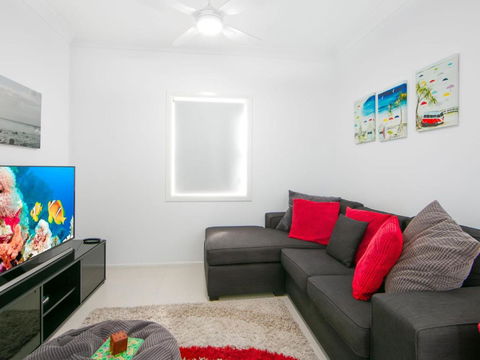 Avalon 3 Views To Die For Across The Road From Convent Beach - ACT Tourism 4