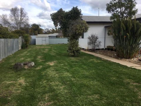 Cosy Country Cottage With AirCon - ACT Tourism 6