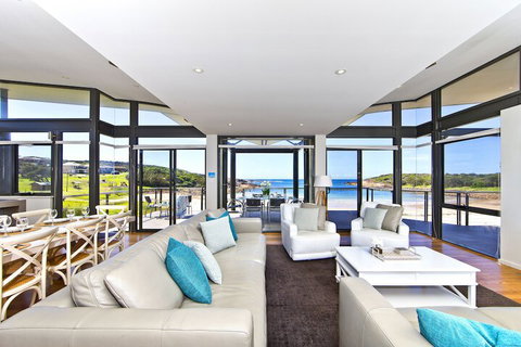 Sails On The Beachfront Exclusive Seaside Home - ACT Tourism 3