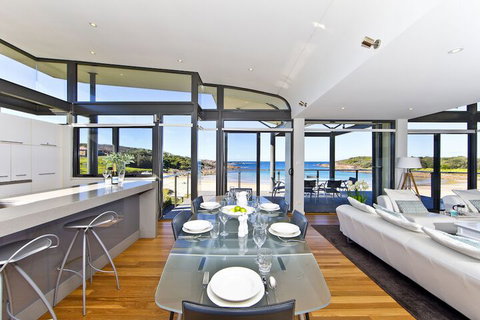 Sails On The Beachfront Exclusive Seaside Home - ACT Tourism 6