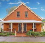 Eliza 1875 Red Brick Duplex Townhouse - ACT Tourism