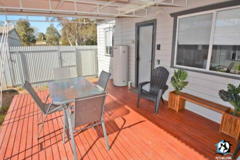 Just Renovated 2BR Cottage In Heart Of Wentworth - ACT Tourism 1