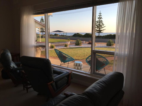 Jewel Of The South Beachfront Holiday Rental - ACT Tourism 5