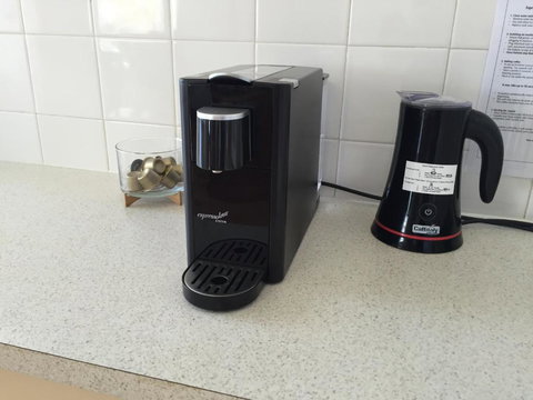 Jewel Of The South Beachfront Holiday Rental - ACT Tourism 3