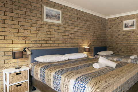 Esk Caravan Park & Motel - ACT Tourism 4