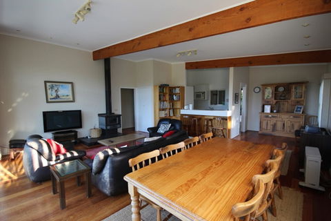 Fairways Close - ACT Tourism 0