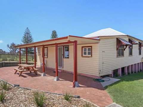 Yamba Pilot Cottage 1 Pets Welcome Close To Beach - ACT Tourism 4