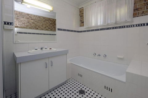 ACACIA WEEKLY ONLY - ACT Tourism 6