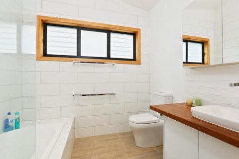 COASTAL BEAUTY On BRUCE - ACT Tourism 4