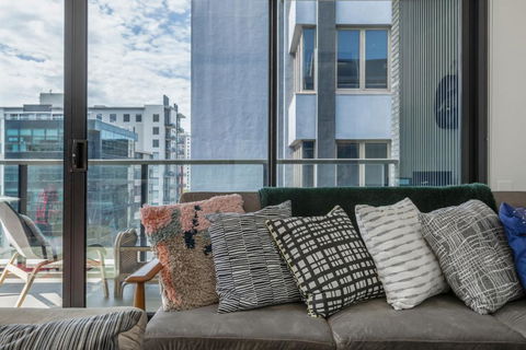 LIGHT AIRY SPACIOUS QUEENS ROAD APARTMENT - ACT Tourism 6