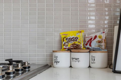 LIGHT AIRY SPACIOUS QUEENS ROAD APARTMENT - ACT Tourism 5