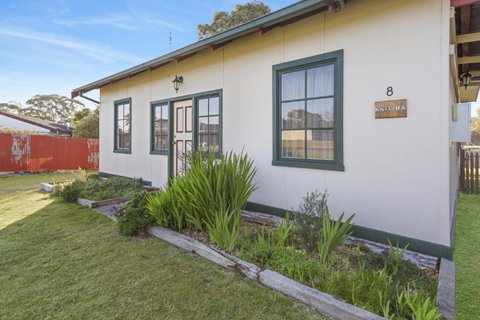 Katisha Cottage Pet Friendly & Close To Town - ACT Tourism 4