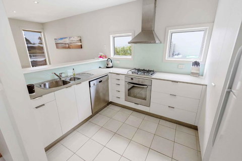 Beach 2 Waterfront Villa & Beach - ACT Tourism 6