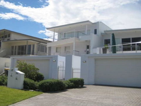 Ultimate Beach House 19a Graham Street Views Peace & Quiet - ACT Tourism 4